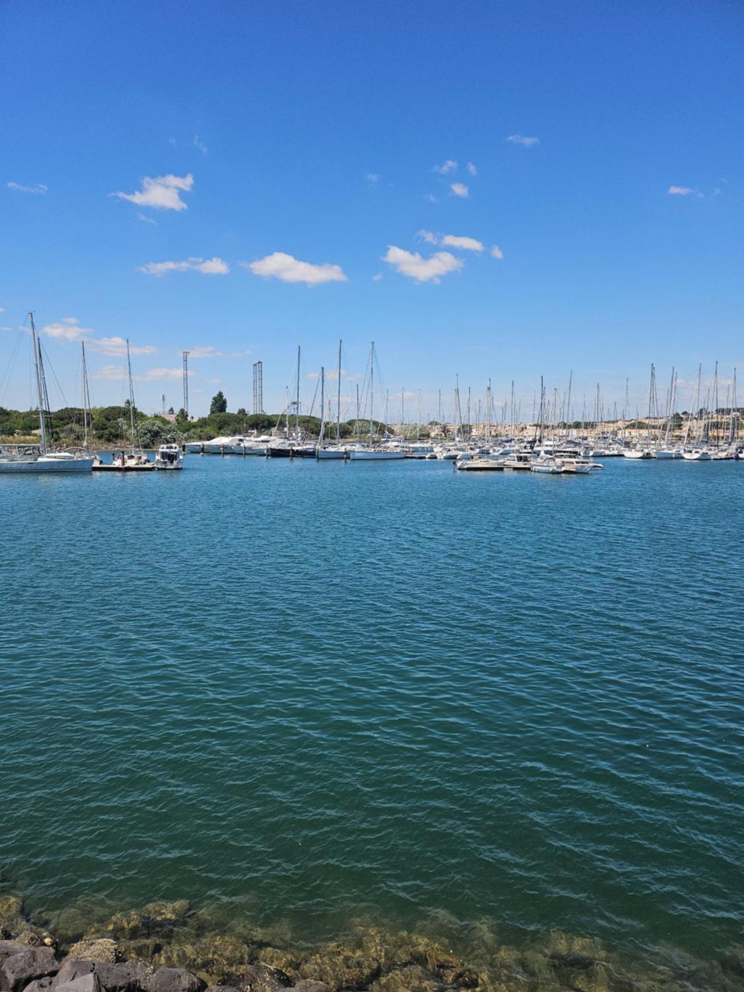 La Vue En Bleu. * Agde